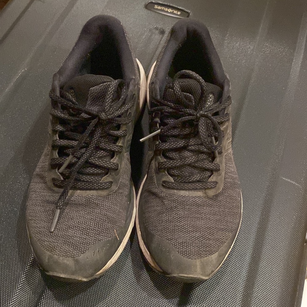Final Sale‼️ASICS Sneaker - Picture 2 of 2